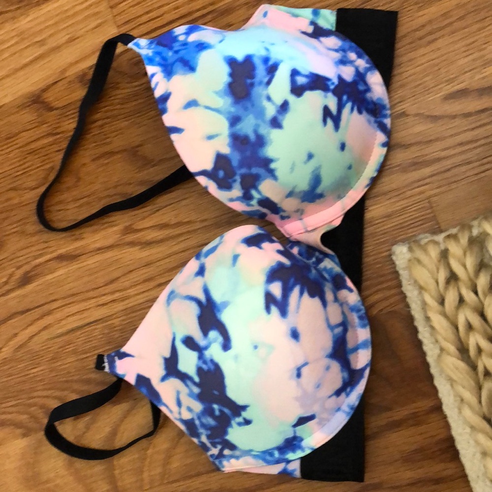 Victoria Secret - 32D bras